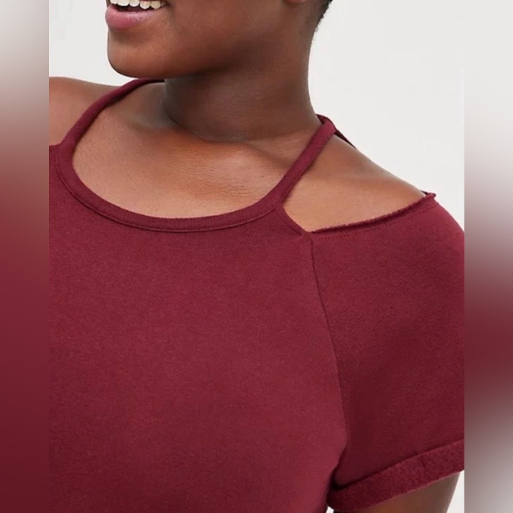 Torrid Mini Cozy Fleece Cold Shoulder Dress
Size 1 (1X) 14/16 NWT & 2 (2X) 18/20 - Picture 5 of 7